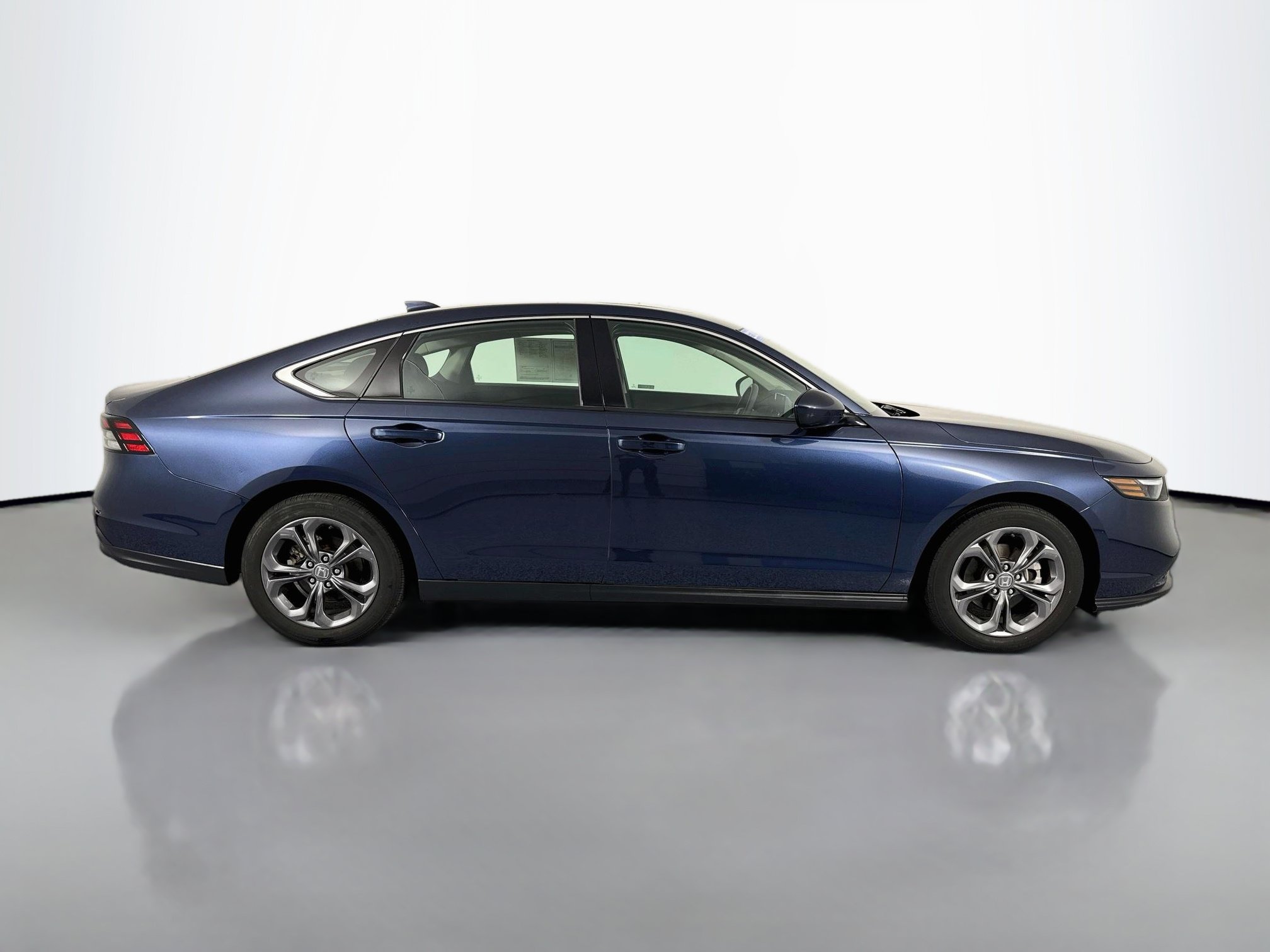 Certified 2023 Honda Accord EX image 4