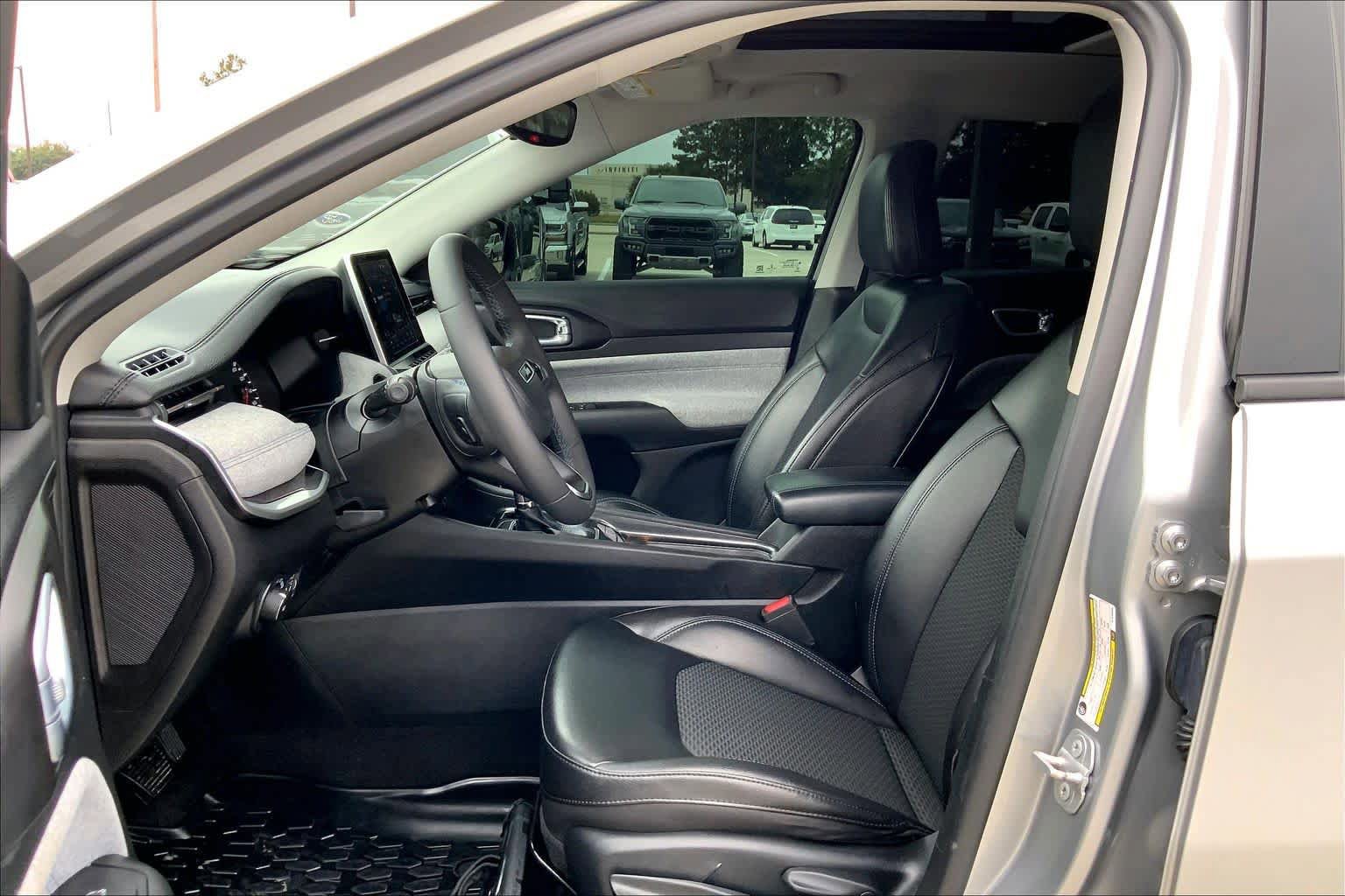 Used 2022 Jeep Compass Latitude w/ Sun and Sound Group AWD/4WD image 8