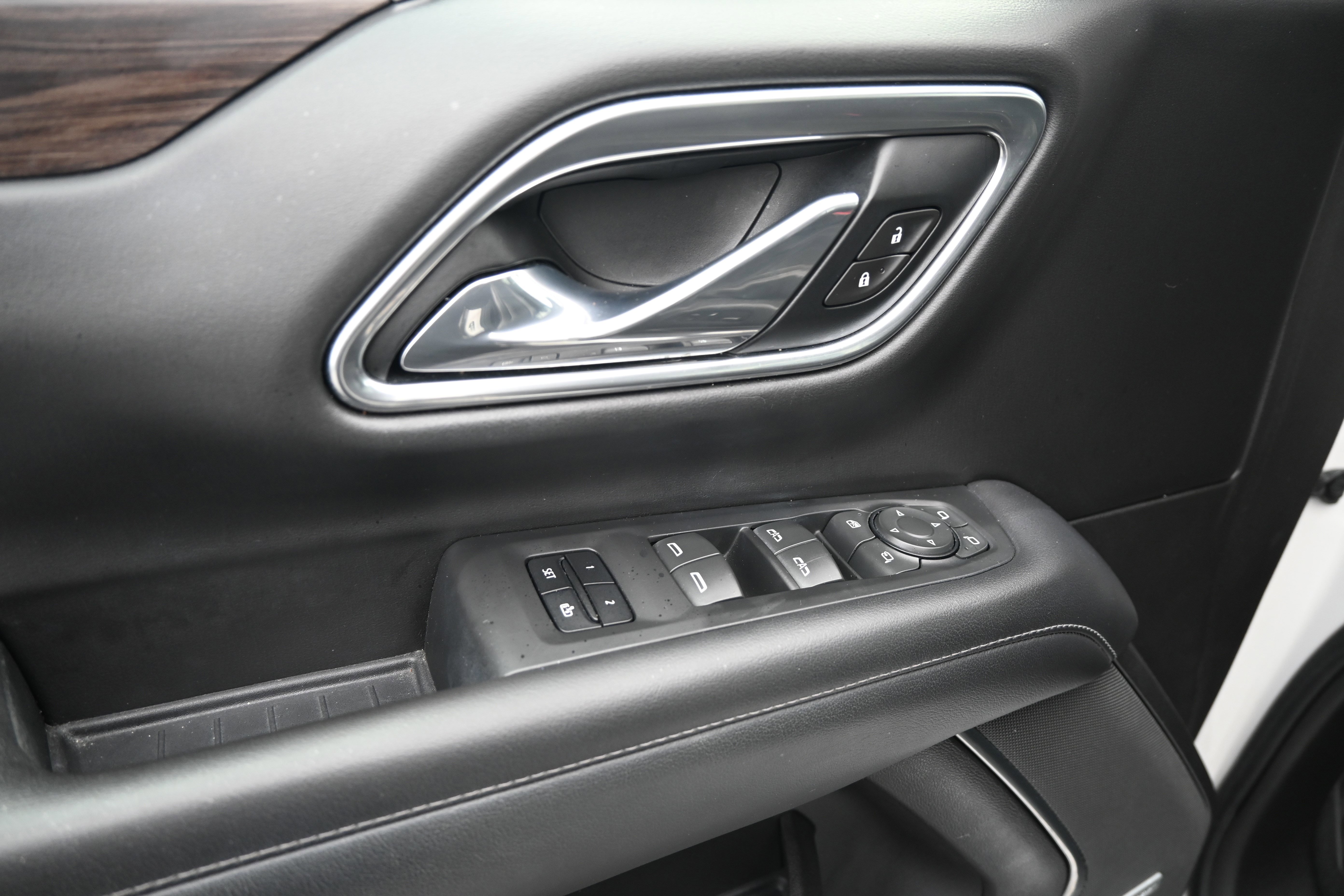 Used 2021 Chevrolet Tahoe LT w/ LT Signature Package image 17