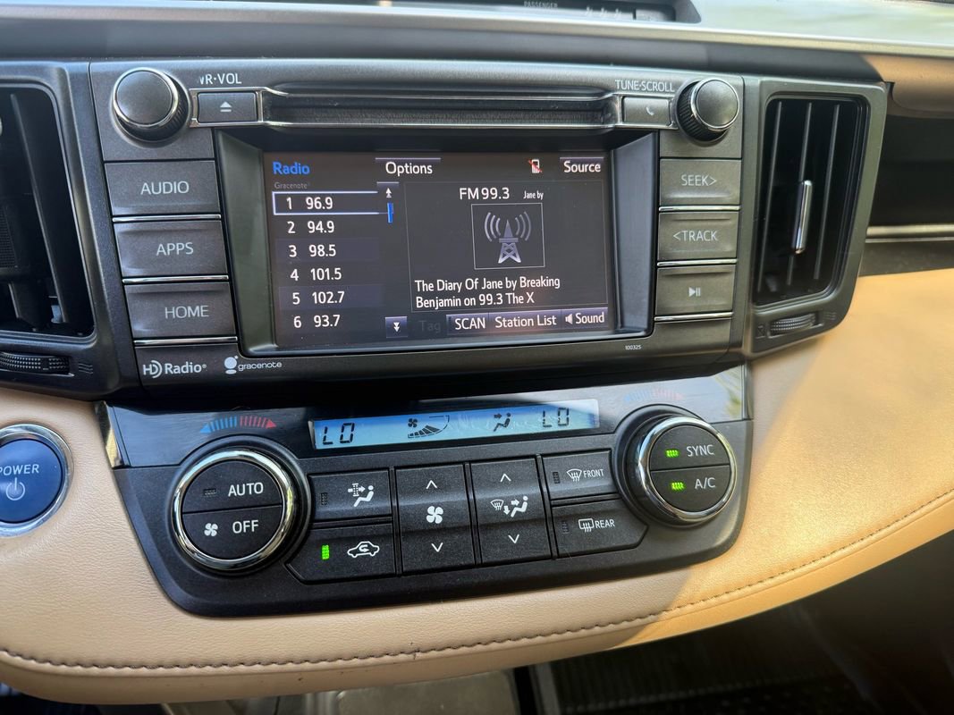 Used 2018 Toyota RAV4 XLE AWD/4WD image 23