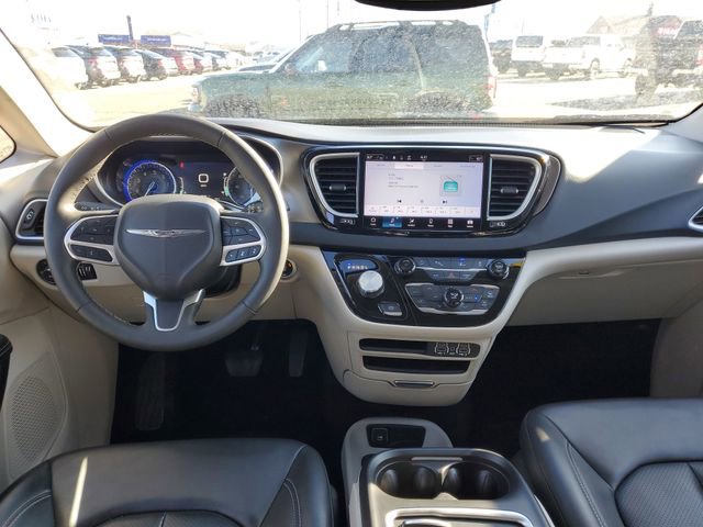 Used 2023 Chrysler Pacifica Touring-L image 33