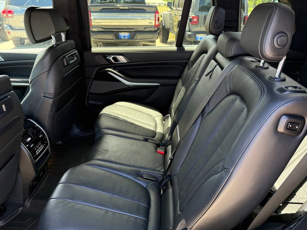 Used 2020 BMW X7 xDrive40i w/ M Sport Package AWD/4WD image 15