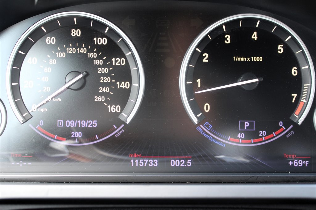 Used 2013 BMW 750Li RWD image 25