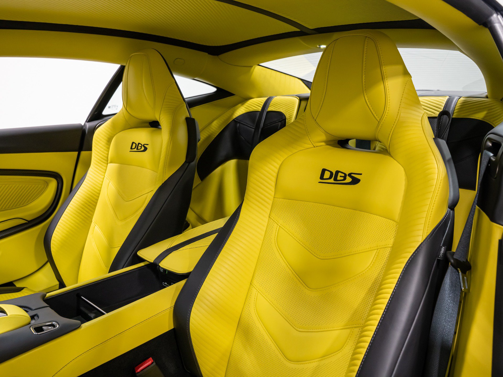 Used 2023 Aston Martin DBS Coupe RWD image 37