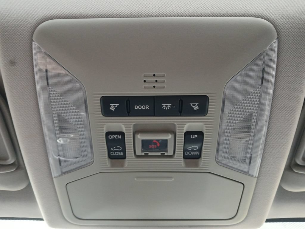 Used 2020 Toyota RAV4 XLE Premium FWD image 5