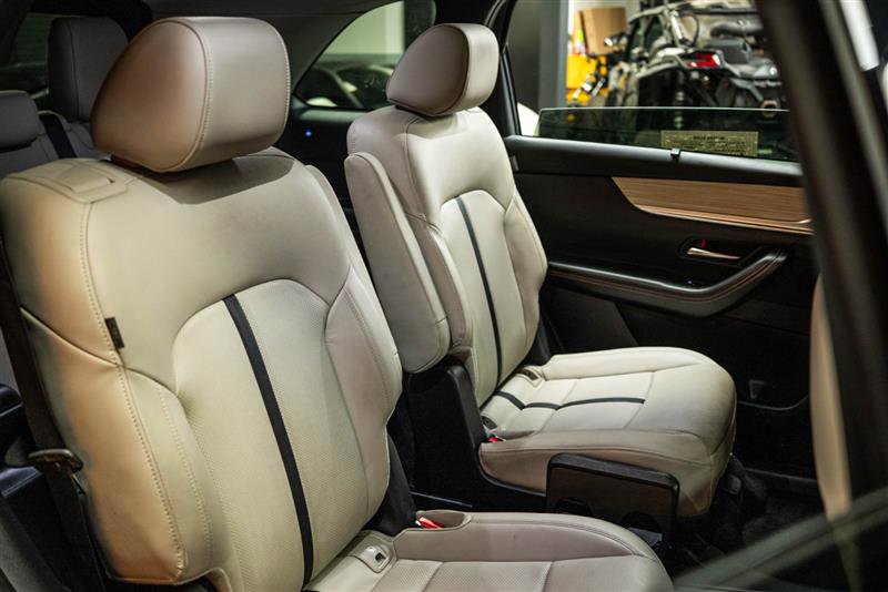 Used 2024 MAZDA CX-90 Plug-In Hybrid w/ Premium Pkg image 13