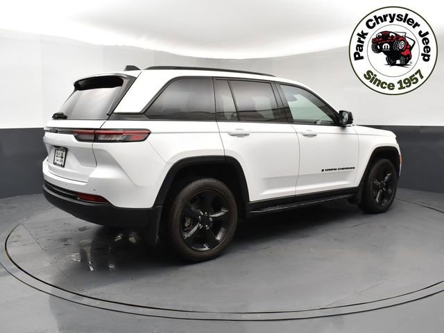 Used 2023 Jeep Grand Cherokee Altitude image 6