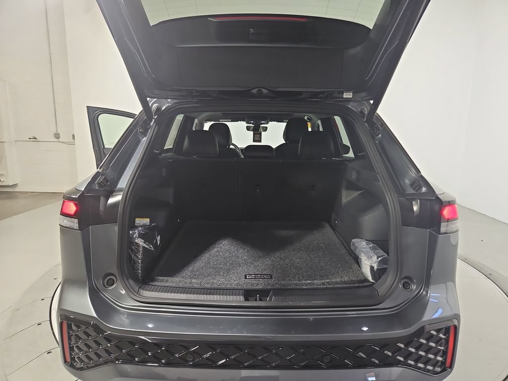 Certified 2025 Volkswagen Tiguan SE R-Line AWD/4WD image 24