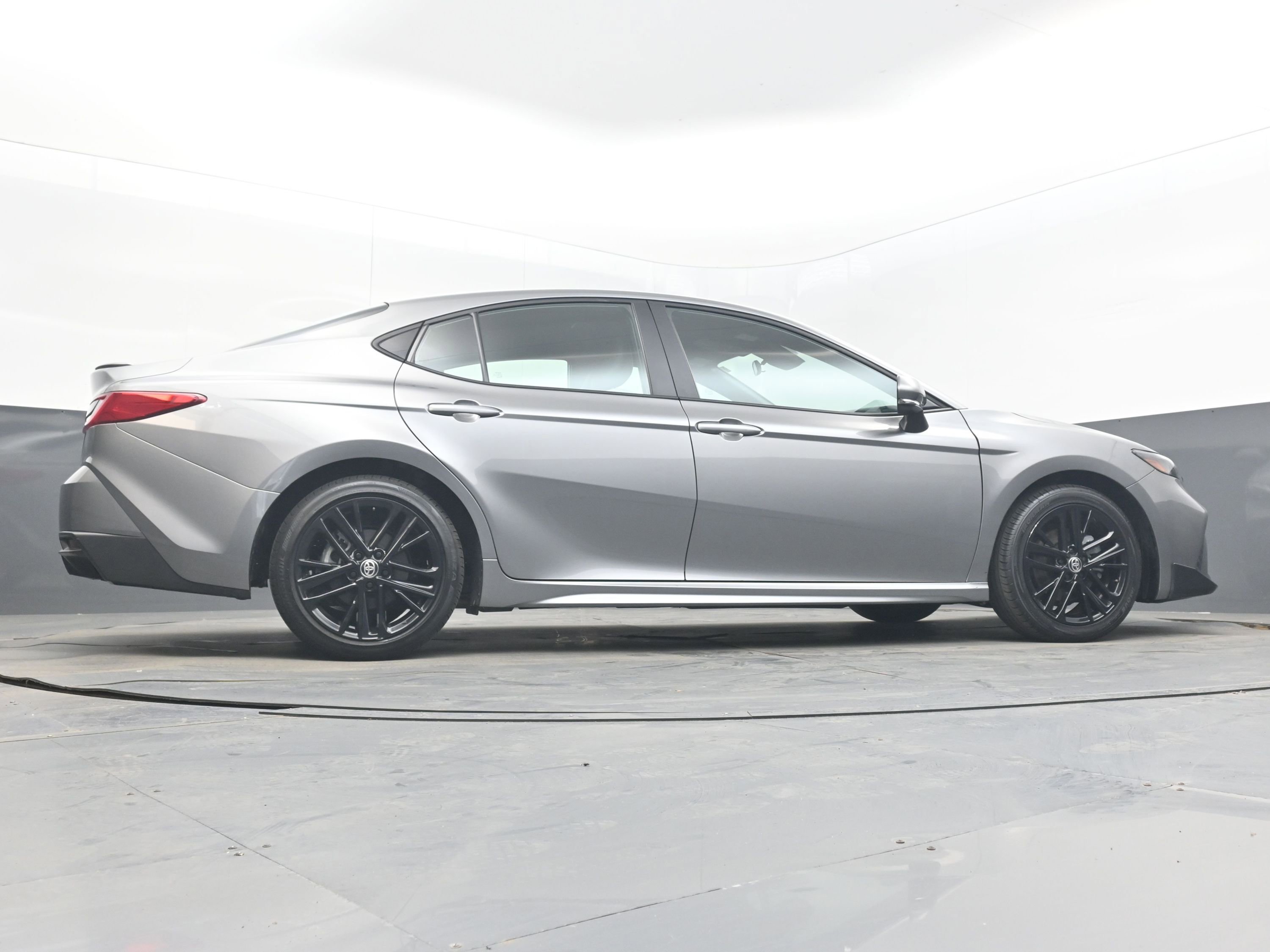 Used 2025 Toyota Camry SE FWD image 28