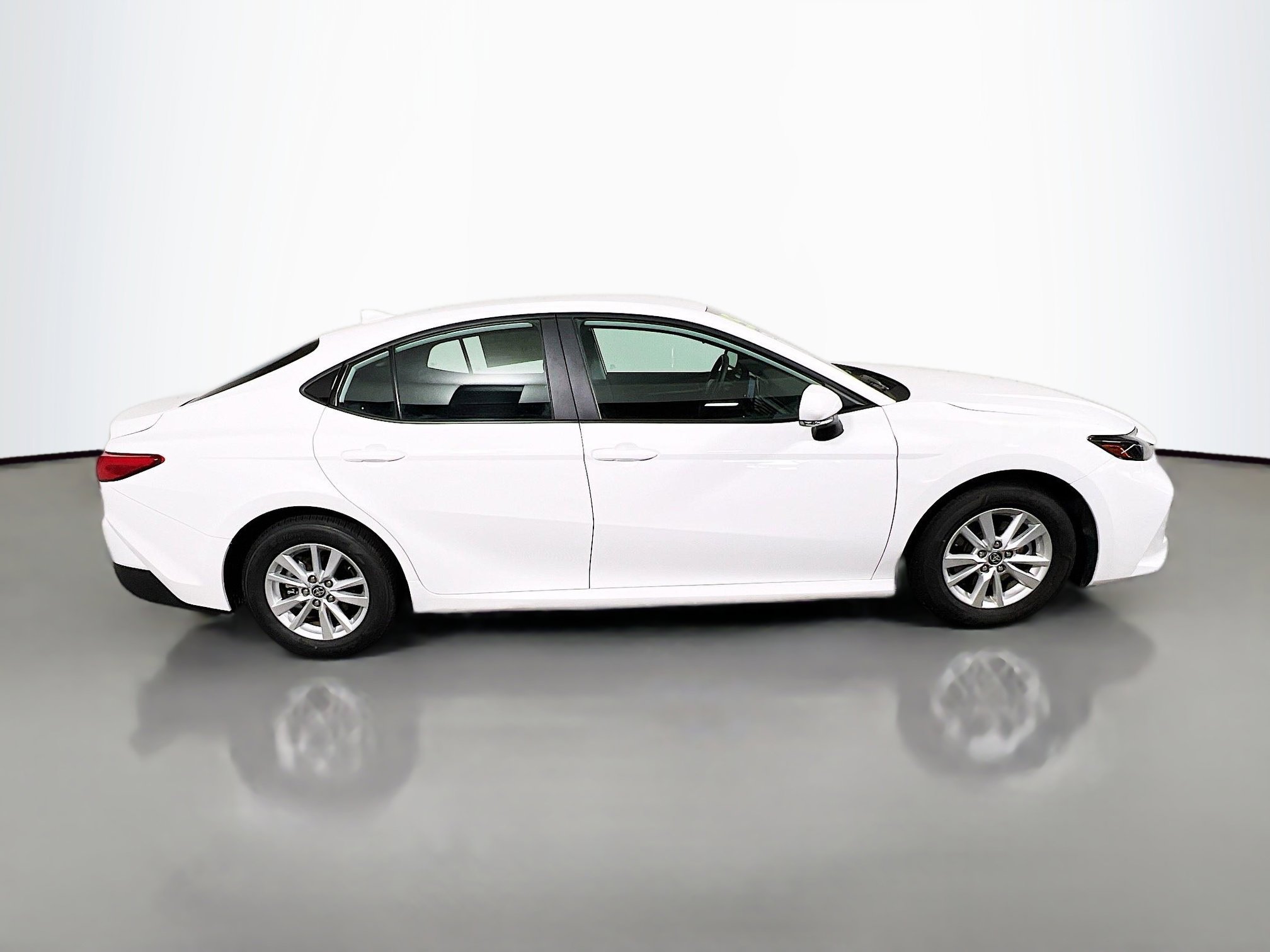 Used 2025 Toyota Camry LE FWD image 3