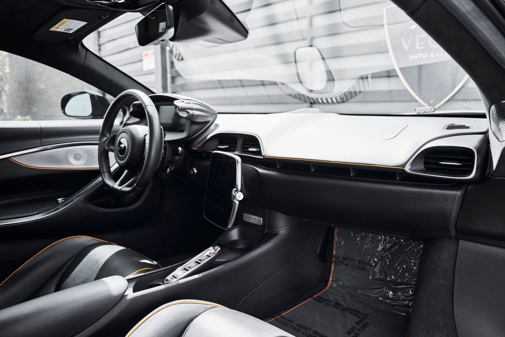 Used 2024 McLaren Artura image 37