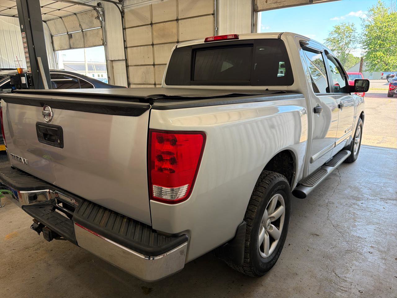 Used 2013 Nissan Titan SV AWD/4WD image 4