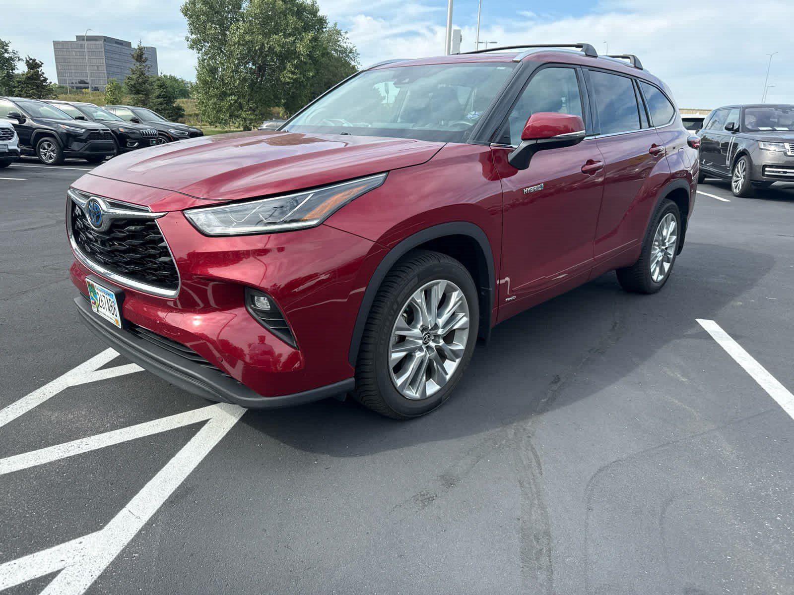 Used 2021 Toyota Highlander Limited AWD/4WD image 1