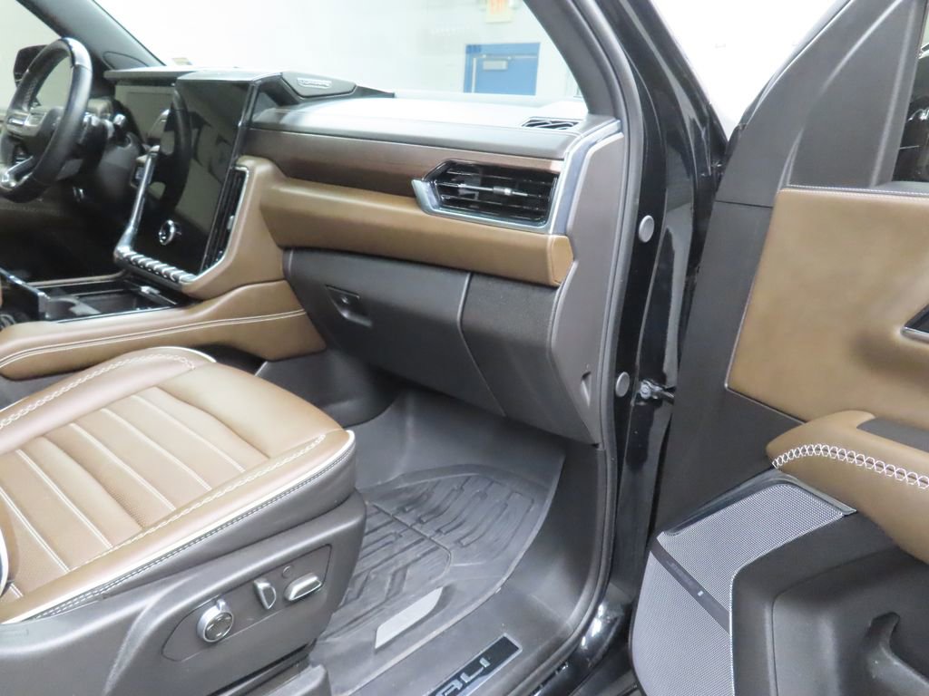 Used 2025 GMC Yukon XL Denali Ultimate AWD/4WD image 40