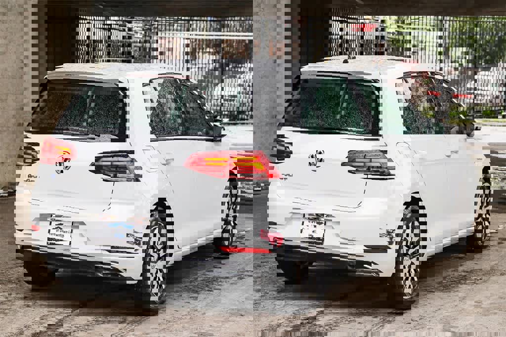 Used 2019 Volkswagen e-Golf SE w/ Driver Assistance Package image 4