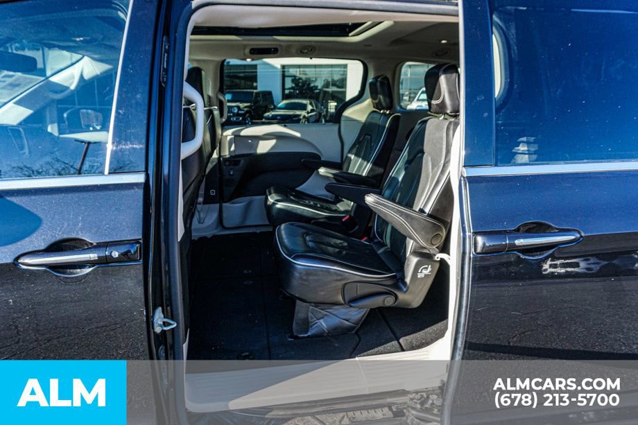 Used 2023 Chrysler Pacifica Limited FWD image 21