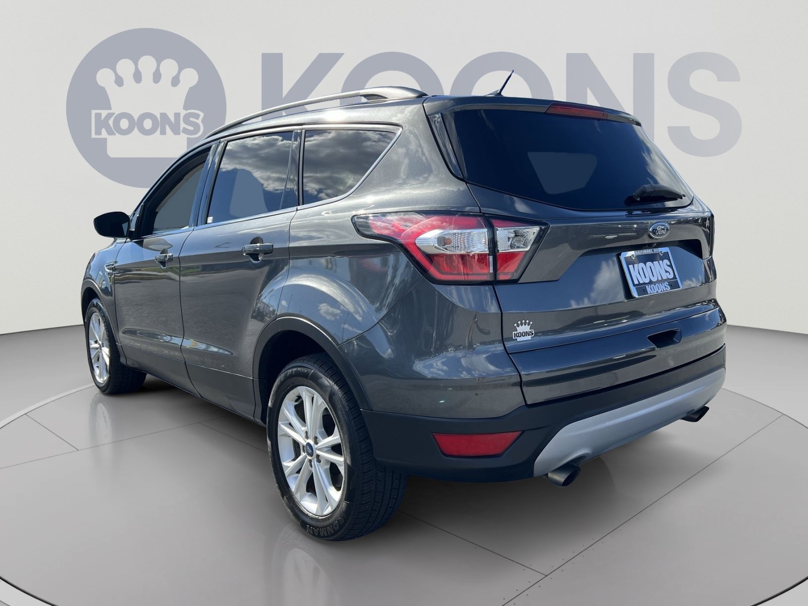 Used 2018 Ford Escape SE w/ Ford Safe & Smart Package FWD image 4