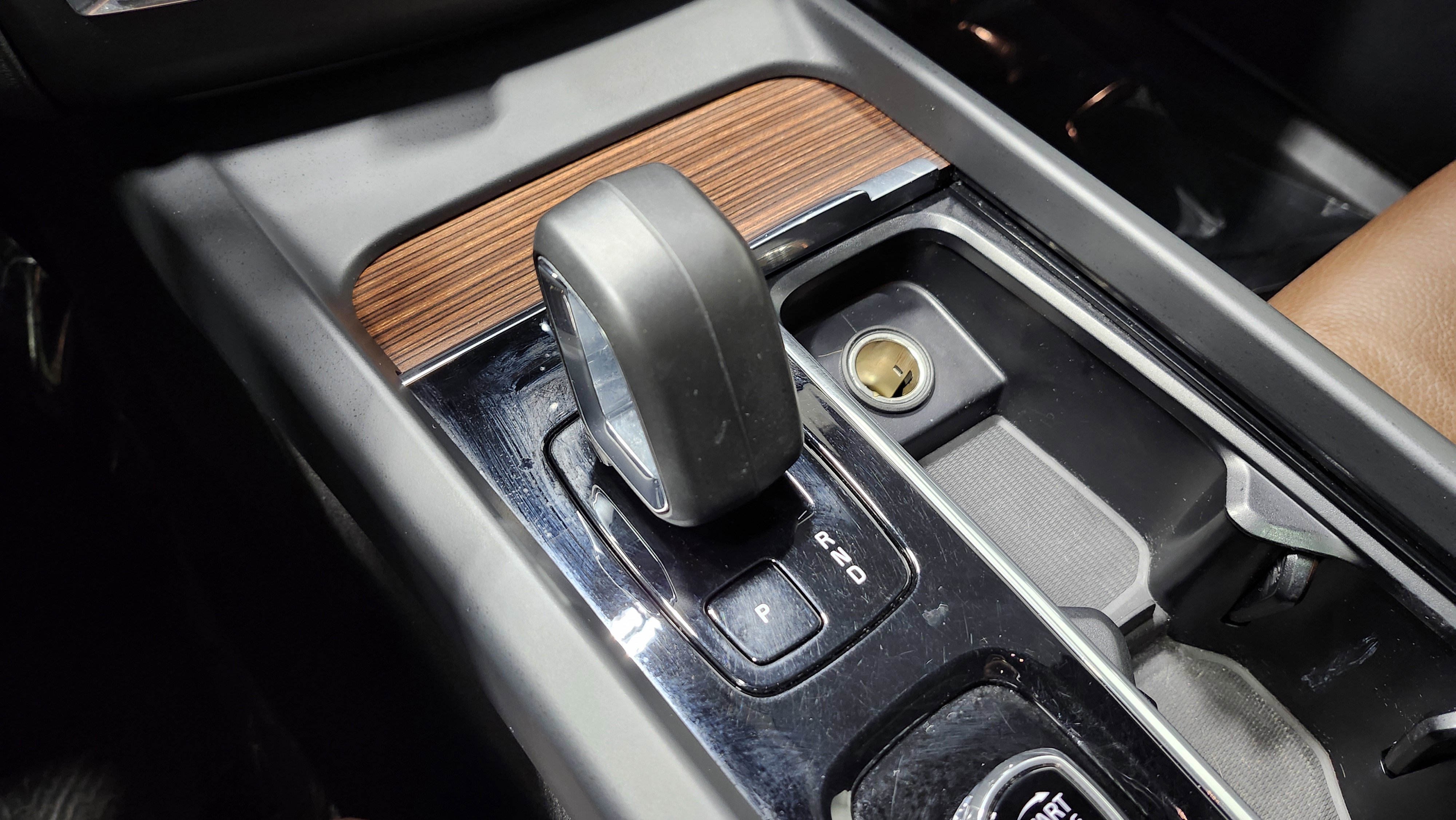 Used 2024 Volvo XC60 B5 Plus image 34