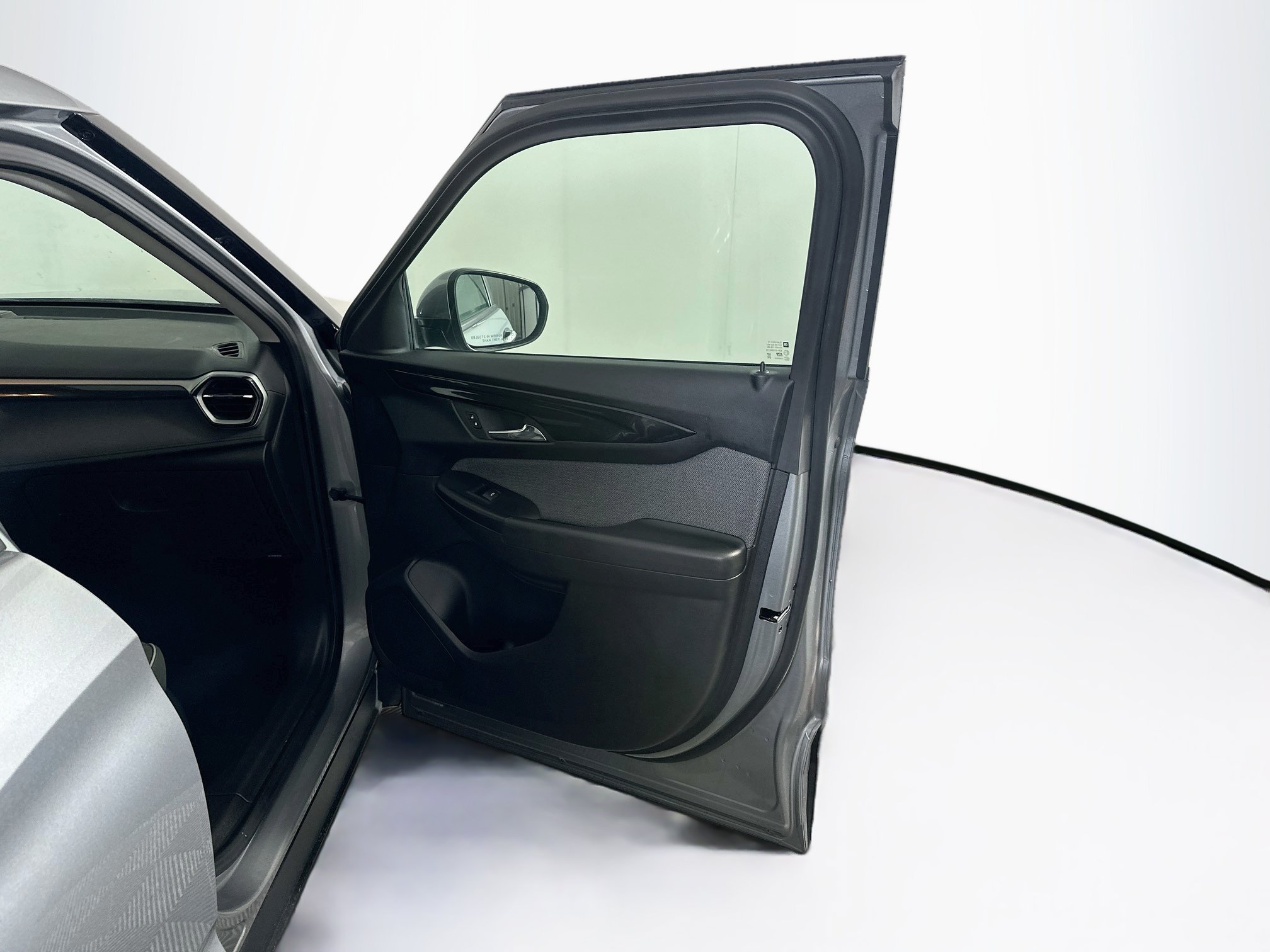 Used 2025 Chevrolet TrailBlazer LT FWD image 29