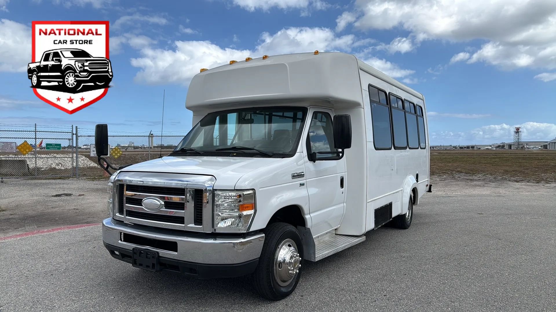 Used 2015 Ford E-350 and Econoline 350 Super Duty RWD image 1