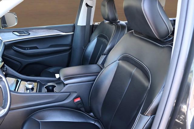 Used 2024 Jeep Grand Cherokee Limited image 12