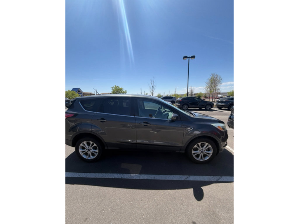 Used 2017 Ford Escape SE image 4