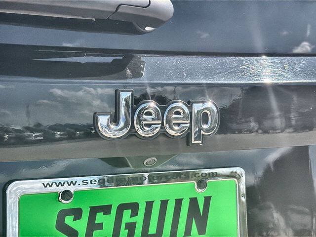 Used 2023 Jeep Renegade Latitude AWD/4WD image 29