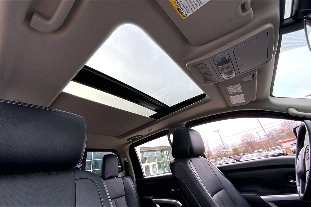 Used 2021 Nissan Titan SL w/ Moonroof Package image 19