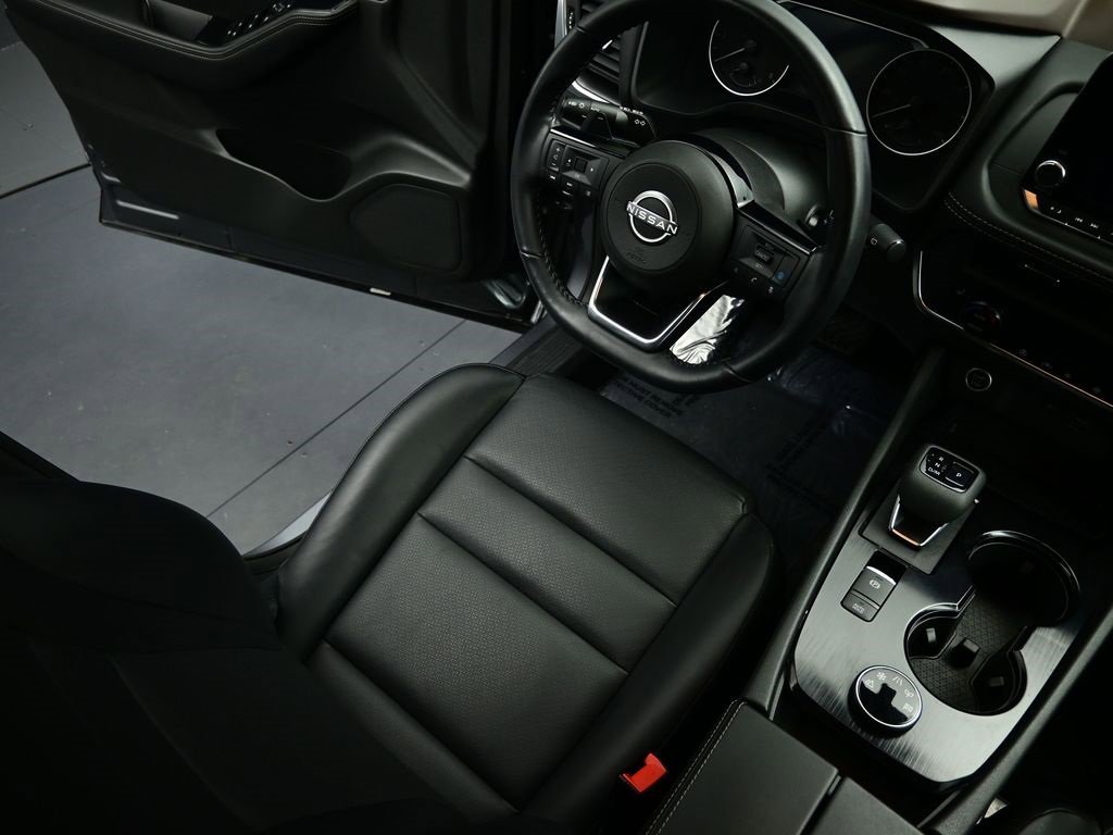 Used 2023 Nissan Rogue SV w/ SV Premium B Package image 9