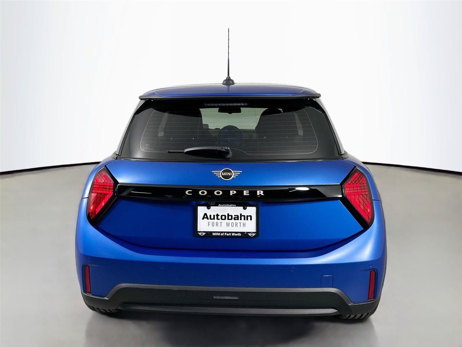 Used 2025 MINI Cooper 2-Door Hardtop FWD image 5
