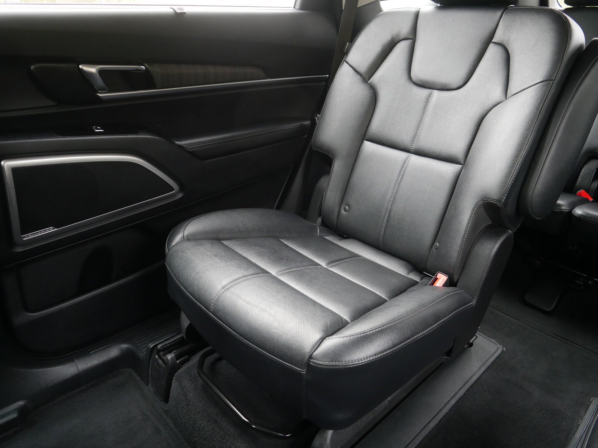 Used 2024 Kia Telluride EX w/ EX Captain's Chair Package AWD/4WD image 12