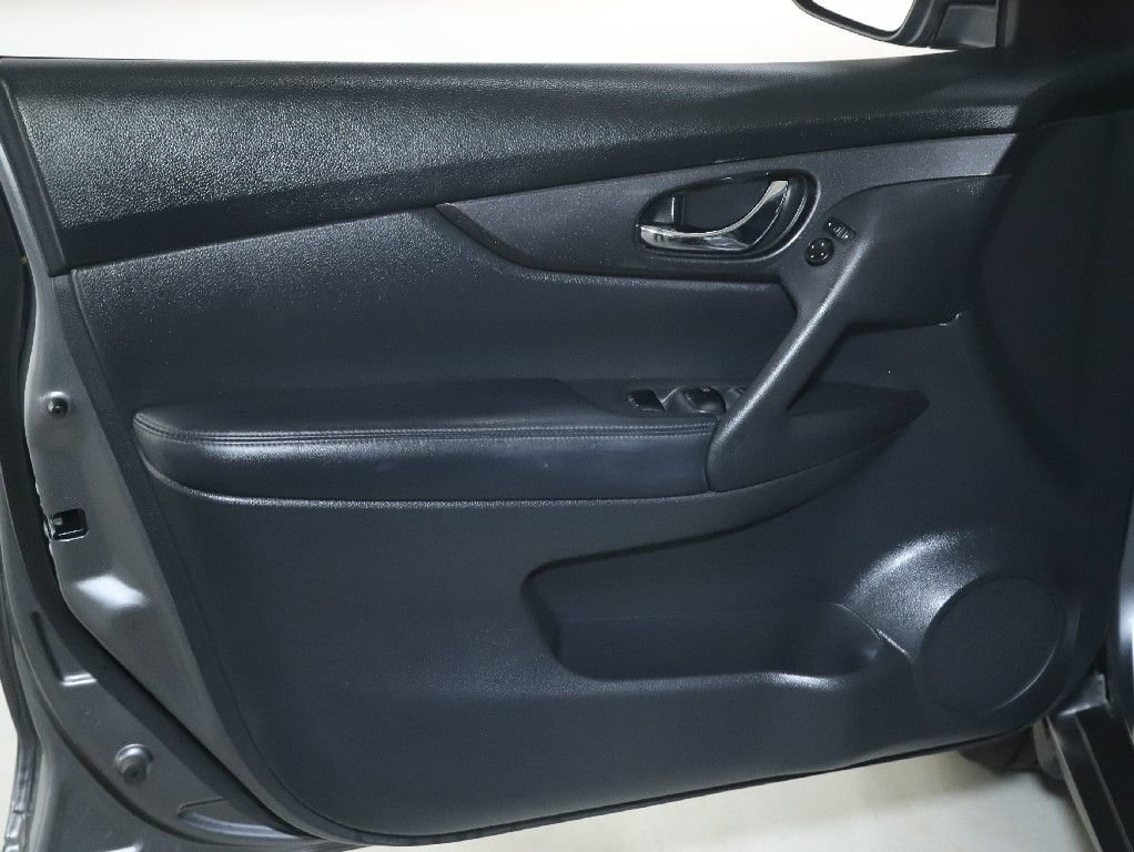 Used 2017 Nissan Rogue SV w/ SV Premium Package AWD/4WD image 15