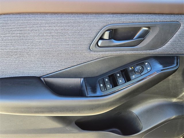 Used 2023 Nissan Rogue S image 24