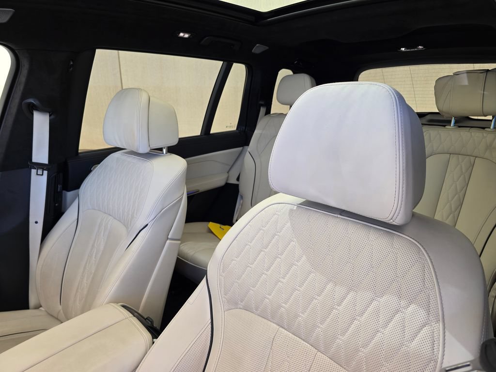 Used 2025 BMW X7 xDrive40i w/ Executive Package AWD/4WD image 14