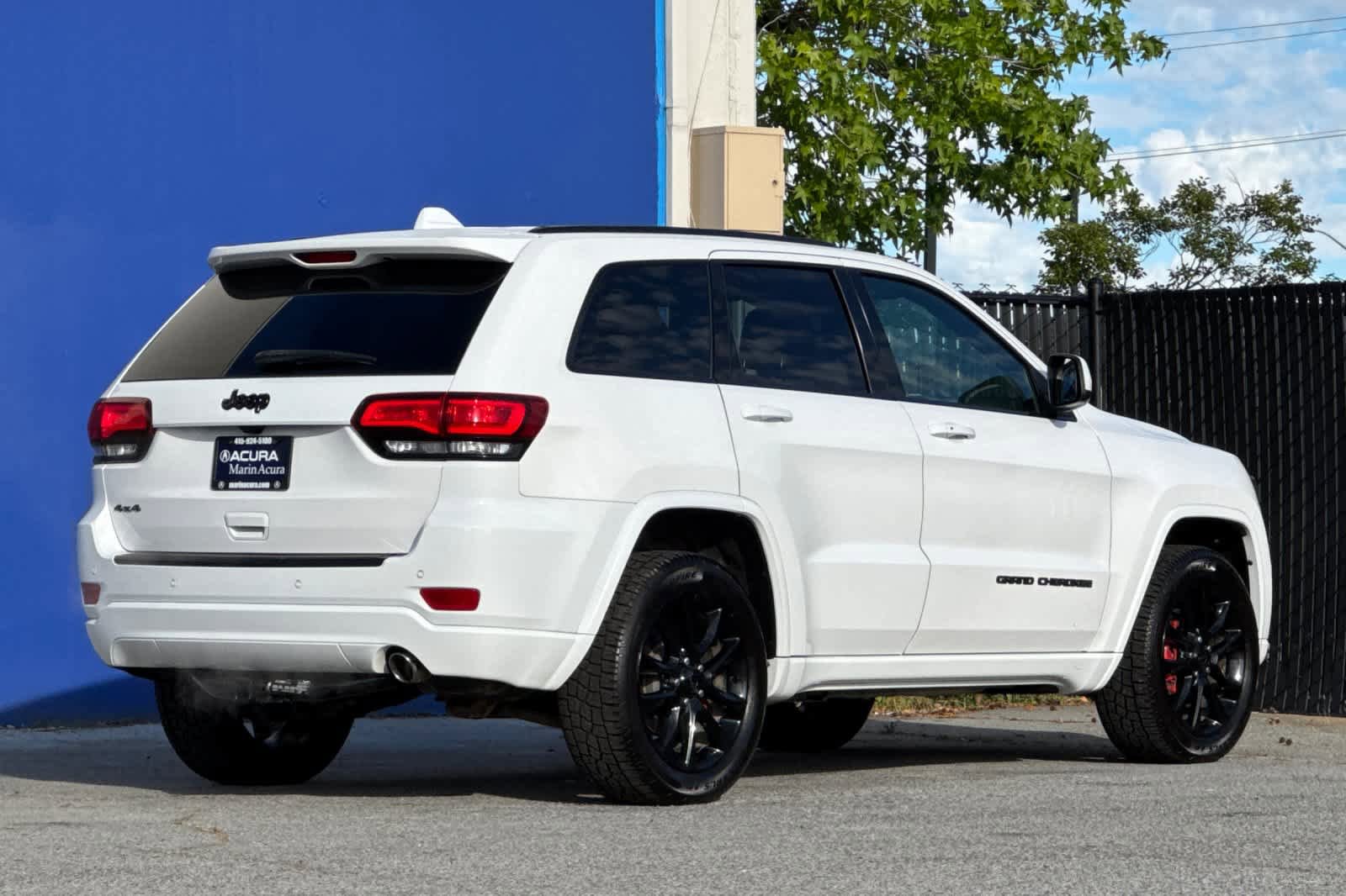 Used 2020 Jeep Grand Cherokee Altitude AWD/4WD image 3