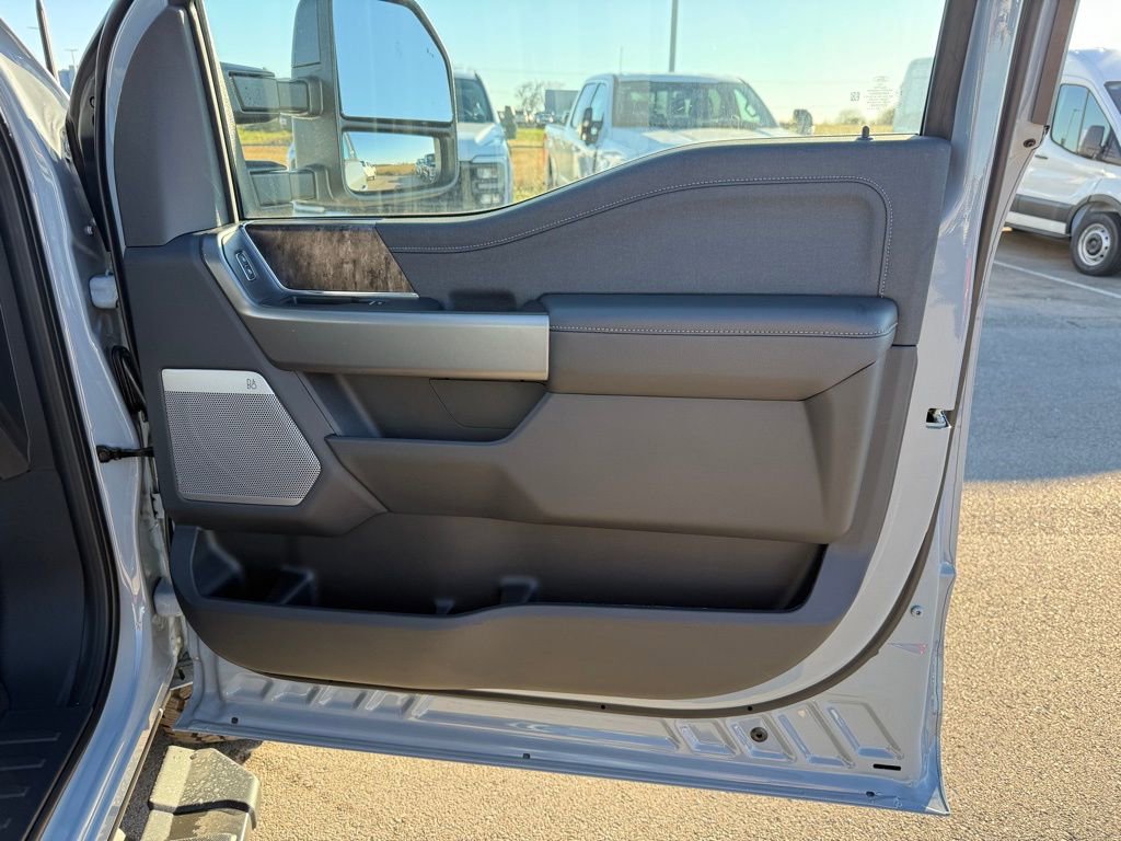 New 2026 Ford F250 Lariat w/ Black Appearance Package image 20