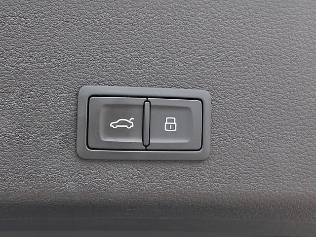 Used 2023 Audi e-tron Premium AWD/4WD image 31