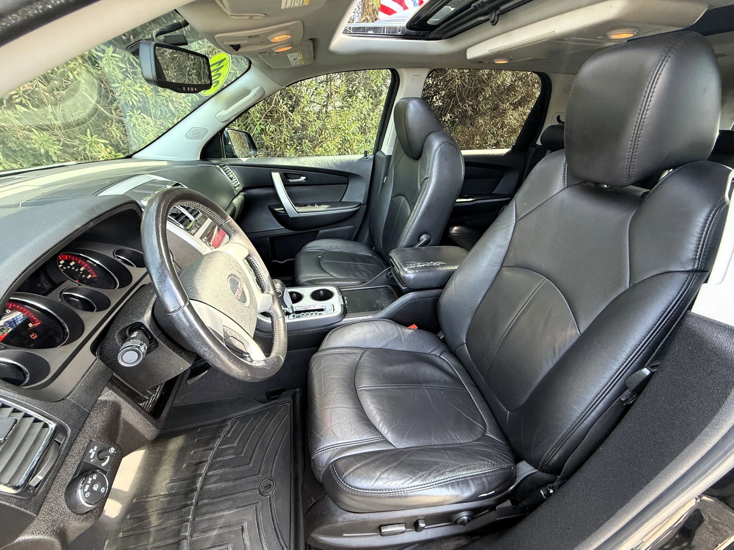 Used 2011 GMC Acadia SLT image 2