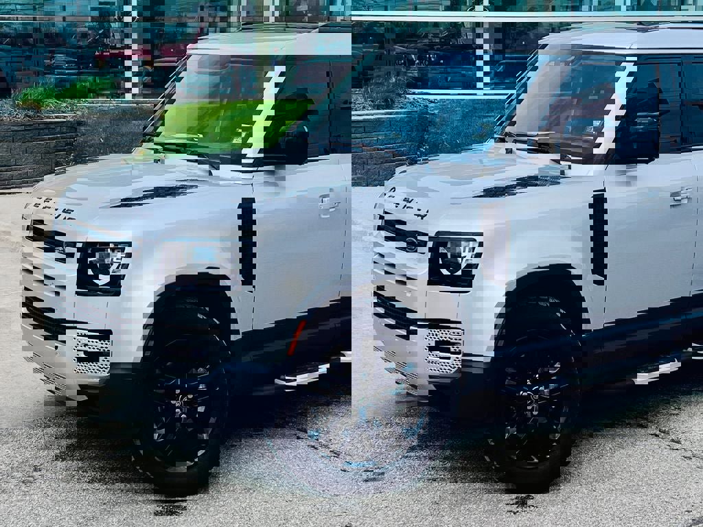 Used 2023 Land Rover Defender 110 S image 2