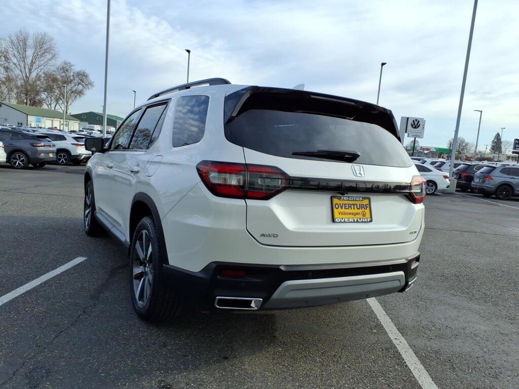 Used 2023 Honda Pilot Elite image 2
