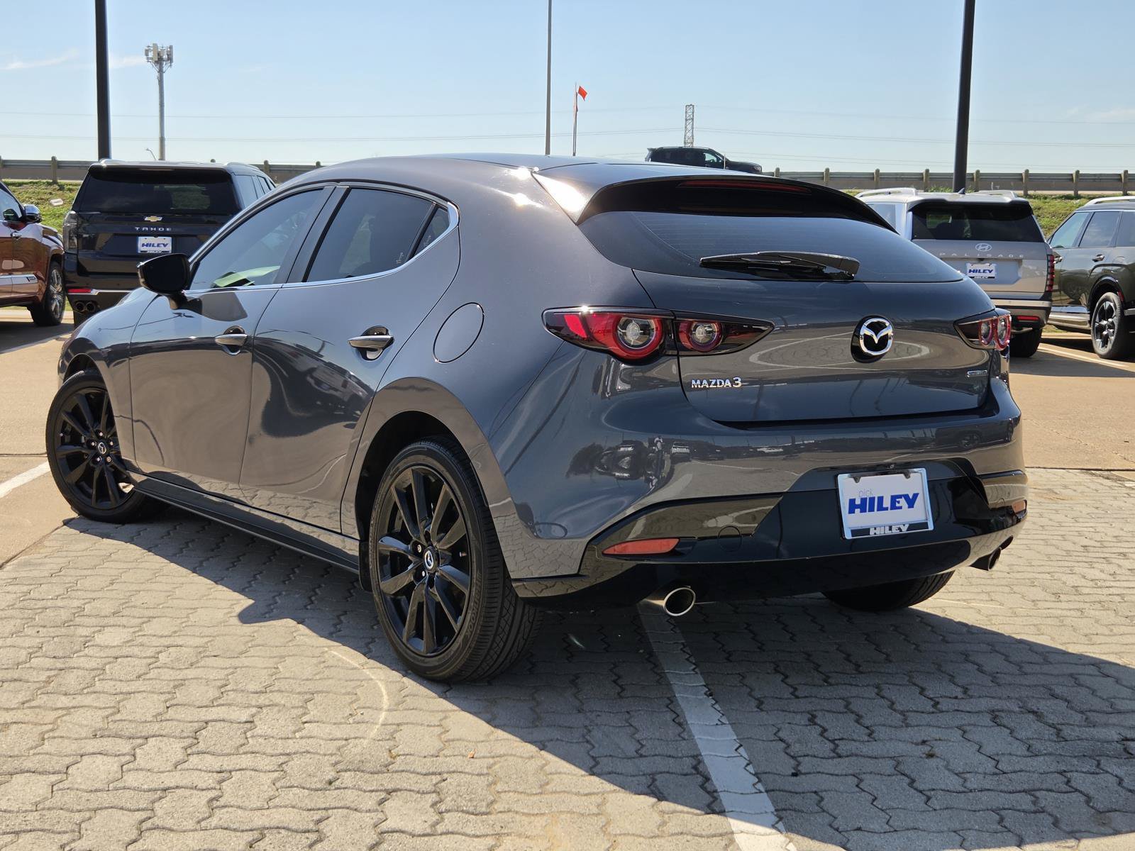 Used 2022 MAZDA MAZDA3 s FWD image 3