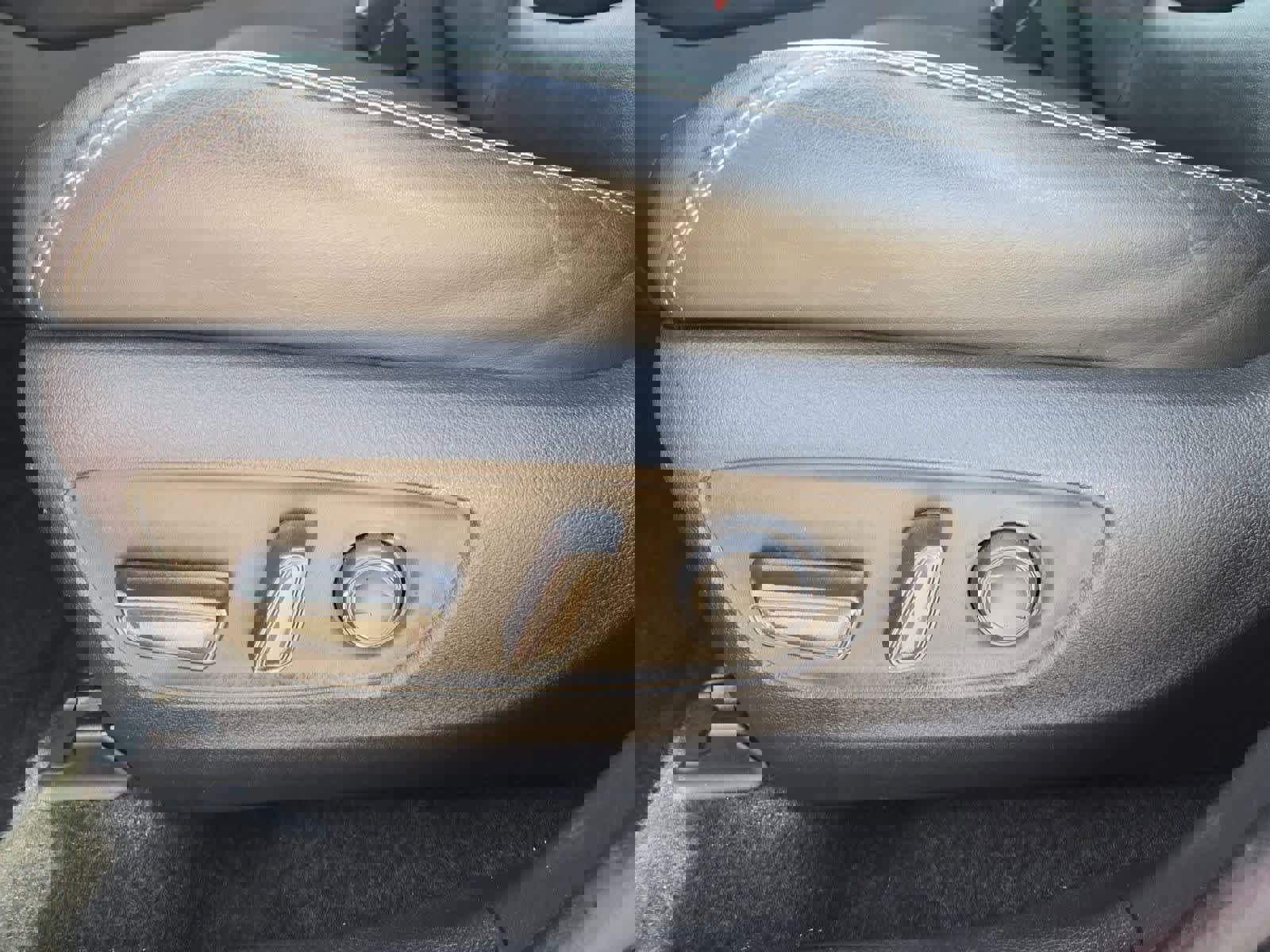 Used 2021 Toyota RAV4 XLE Premium image 17