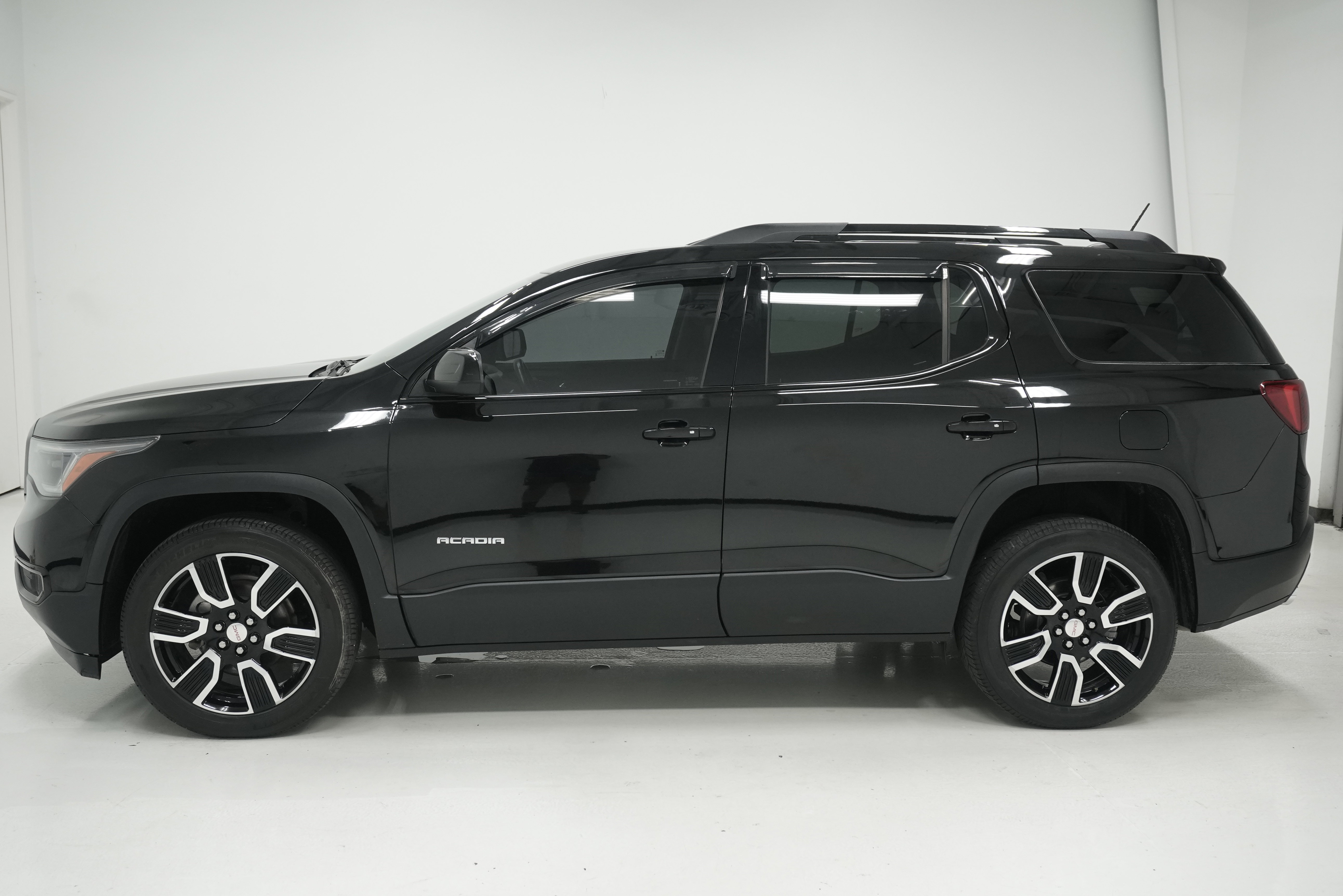 Used 2019 GMC Acadia SLT w/ Black Edition FWD image 7