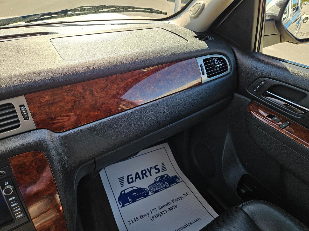 Used 2011 Chevrolet Avalanche LTZ image 18