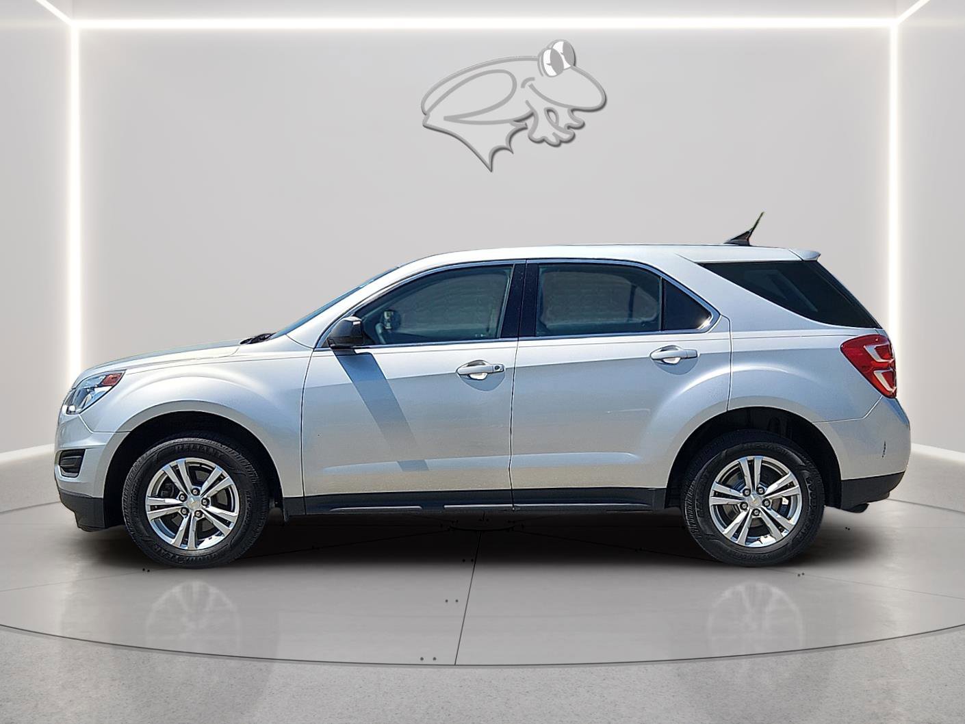 Used 2017 Chevrolet Equinox LS FWD image 2