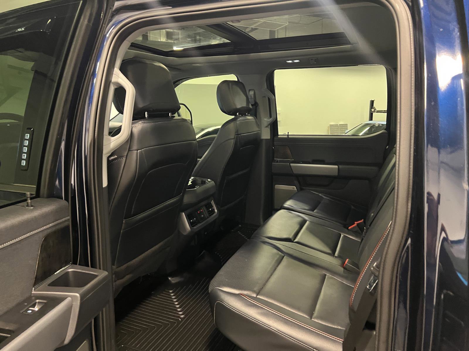 Used 2024 Ford F350 Lariat w/ Lariat Ultimate Package image 28