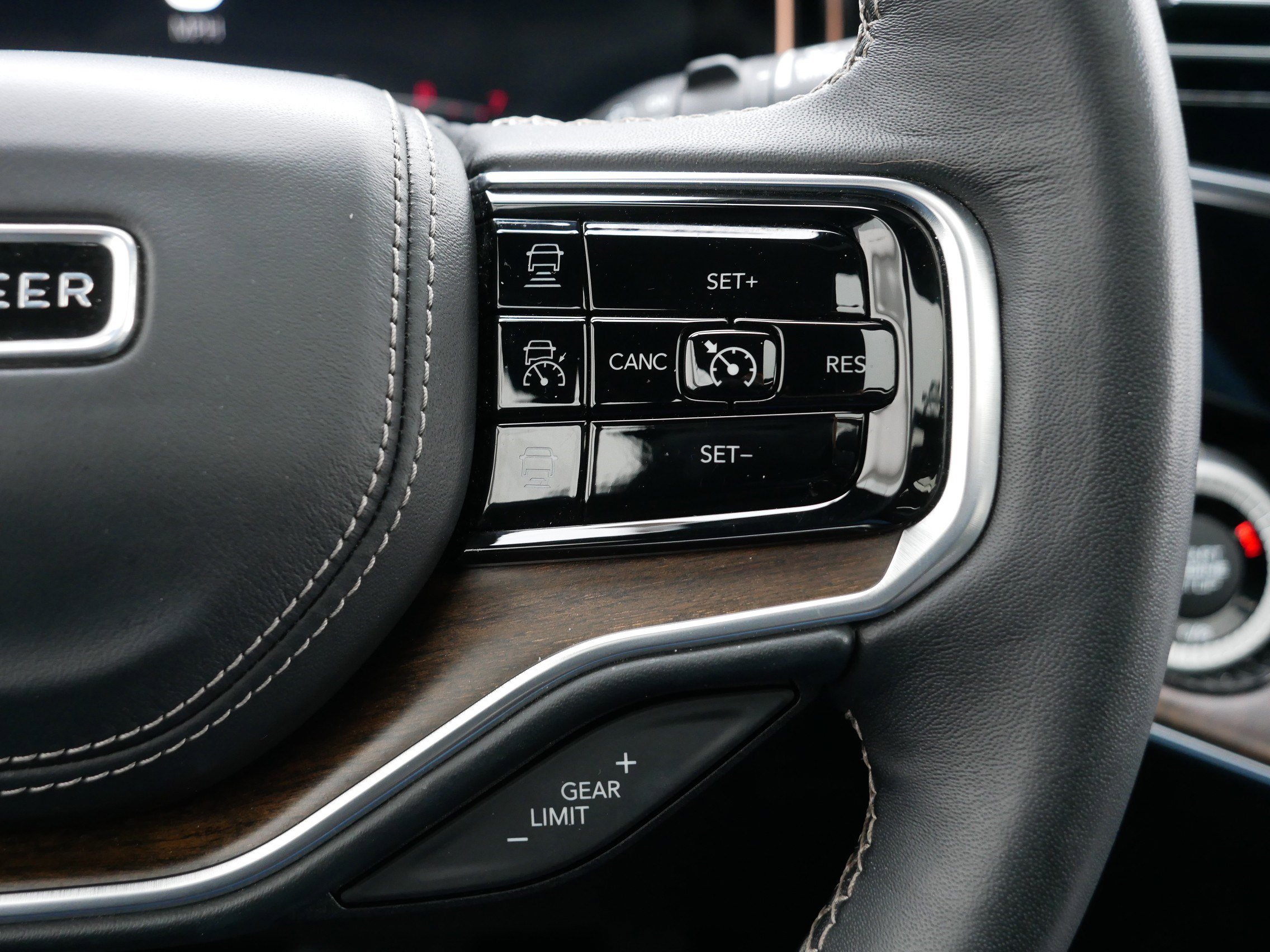 Used 2023 Jeep Grand Wagoneer Series II image 30