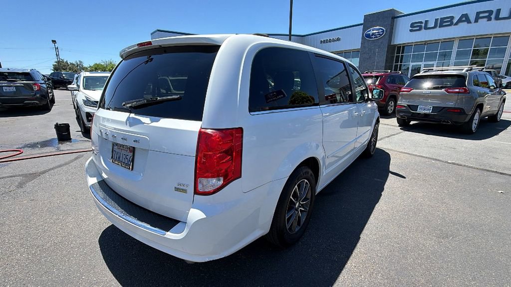 Used 2017 Dodge Grand Caravan SXT FWD image 4