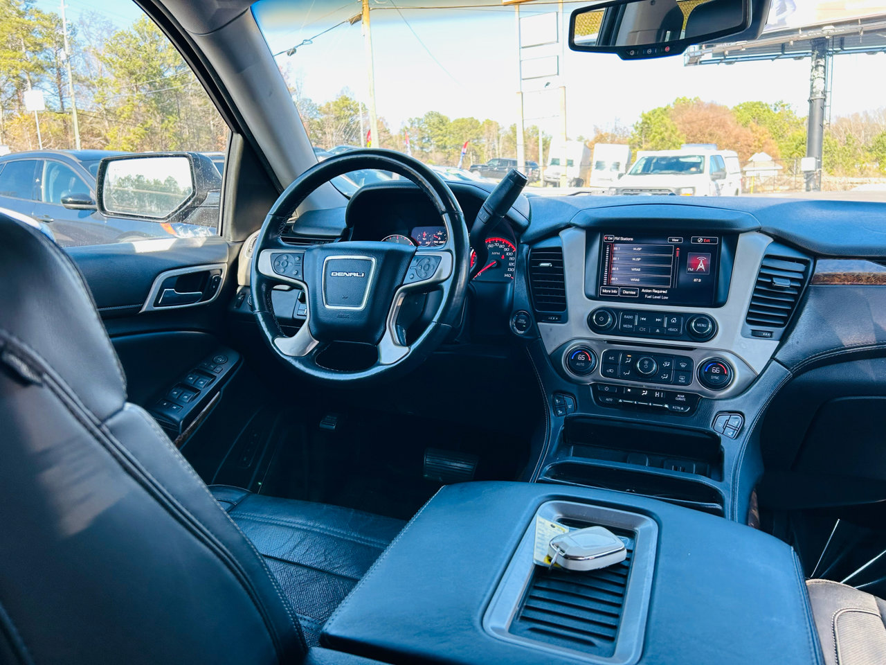 Used 2015 GMC Yukon XL Denali w/ Premium Package image 36