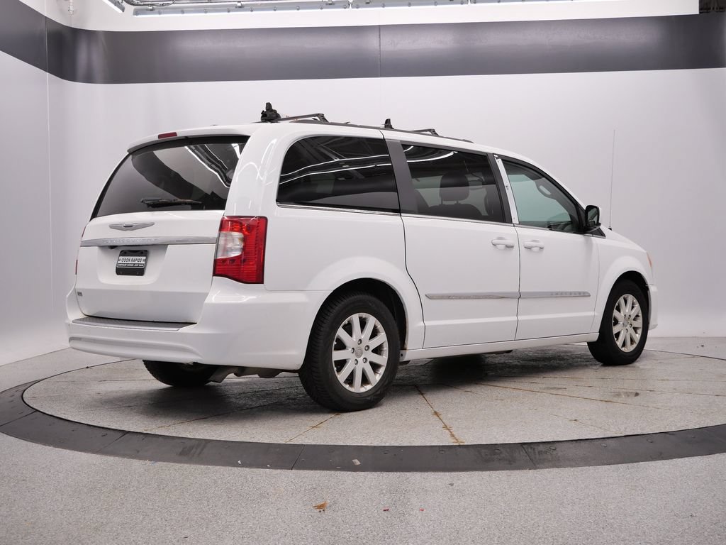Used 2014 Chrysler Town & Country Touring FWD image 5